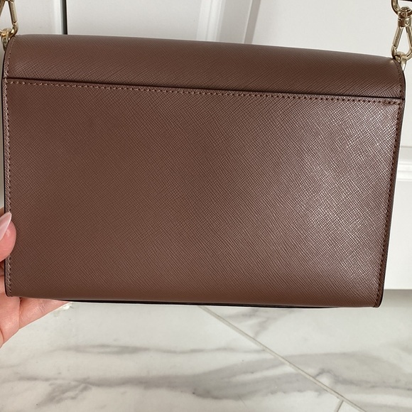 Kate Spade crossbody with removable and adjustable should strap. - Picture 6 of 10